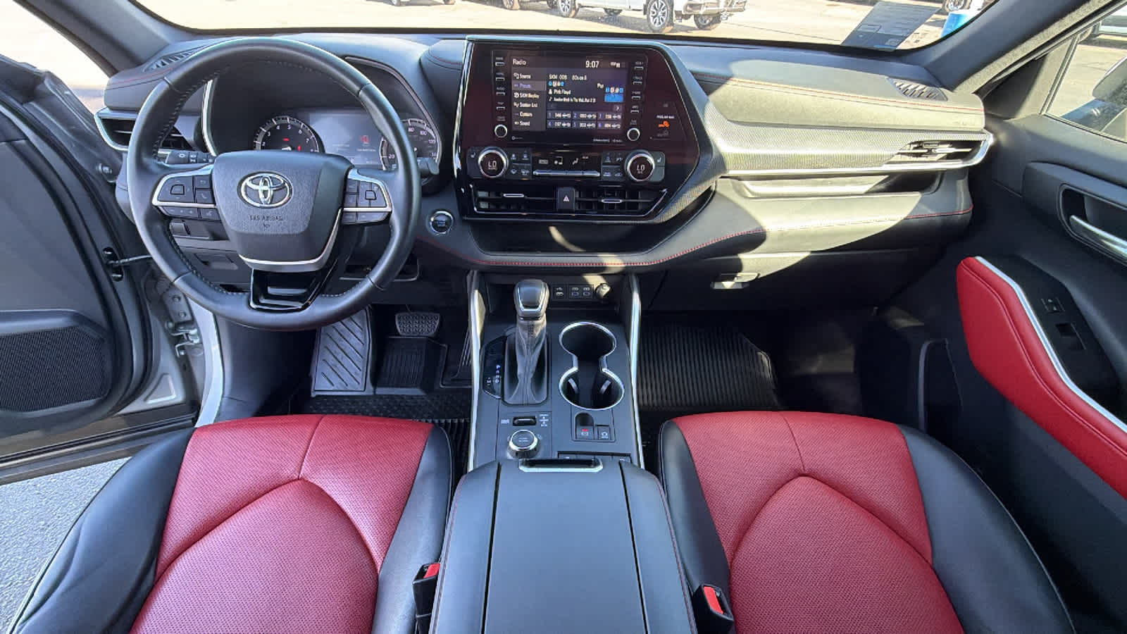 Thumbnail: 2022 Toyota Highlander - 26