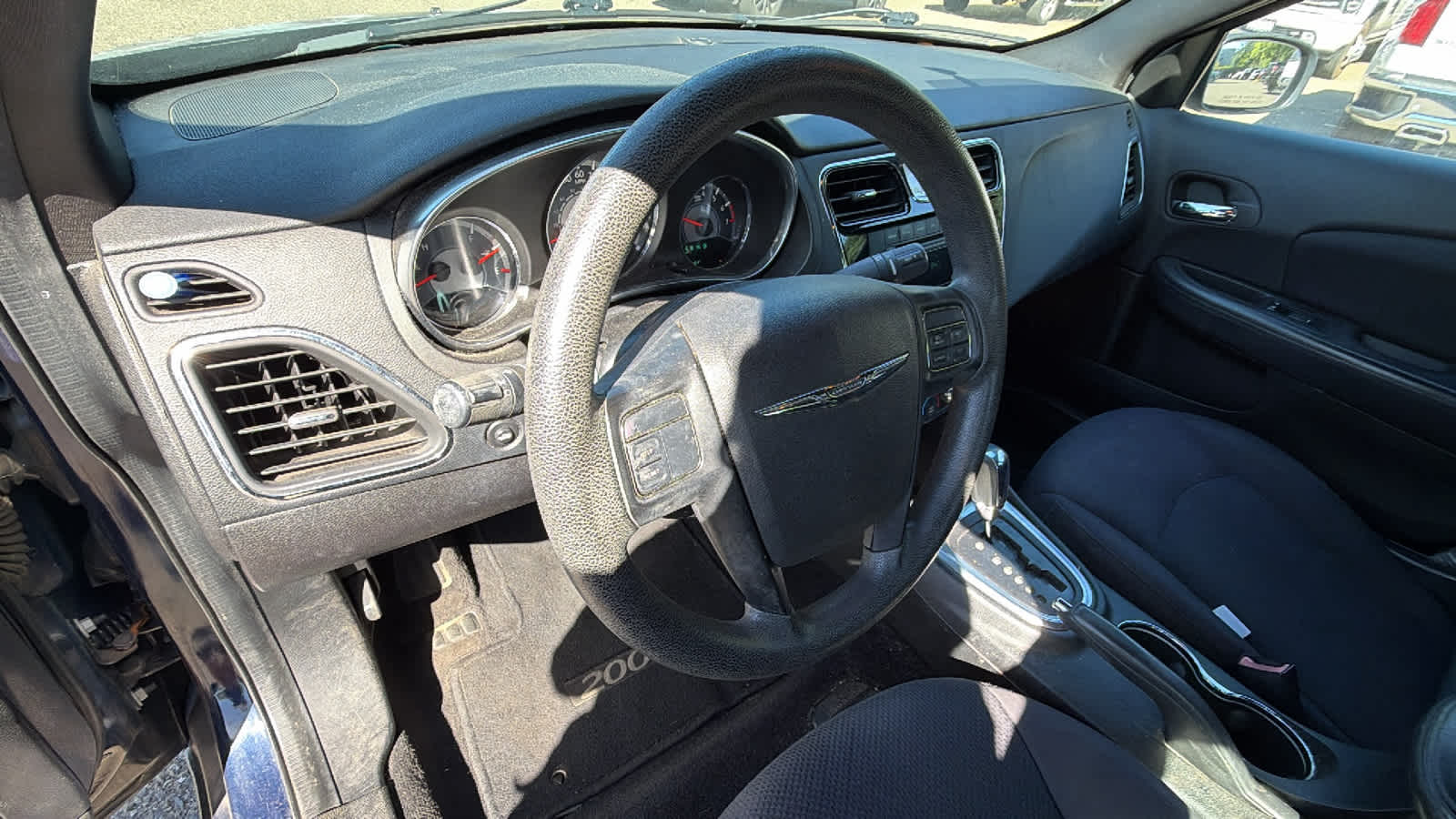Thumbnail: 2013 Chrysler 200 - 10
