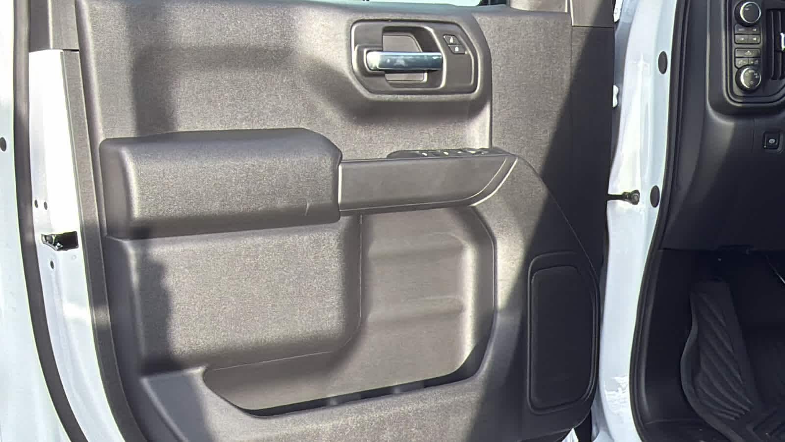 Thumbnail: 2026 Chevrolet Silverado 1500 - 23