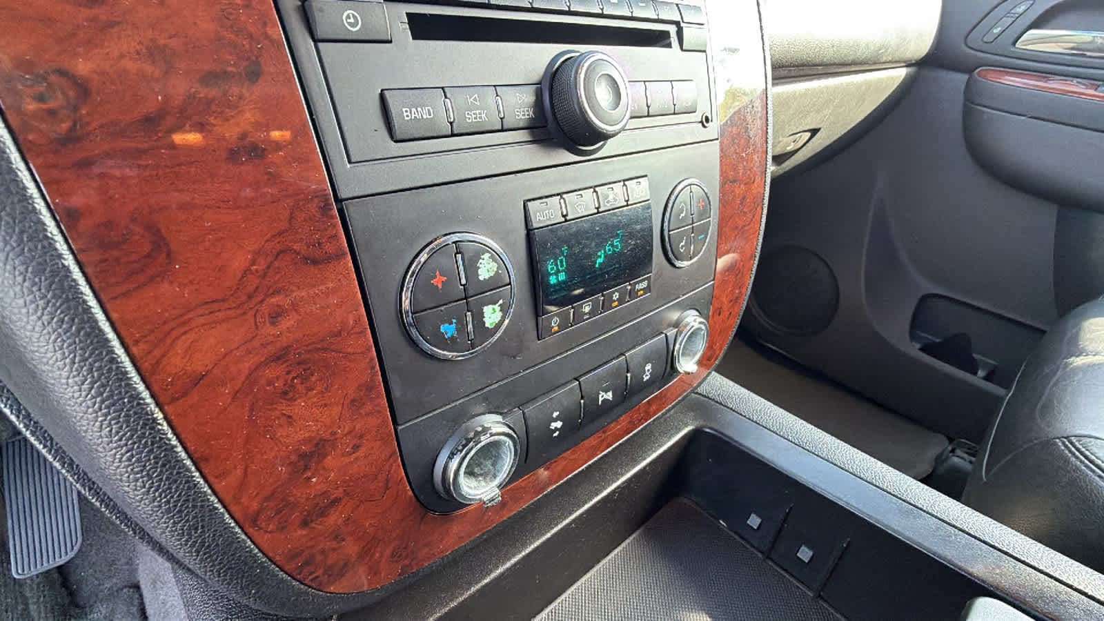 Thumbnail: 2014 Chevrolet Suburban - 14