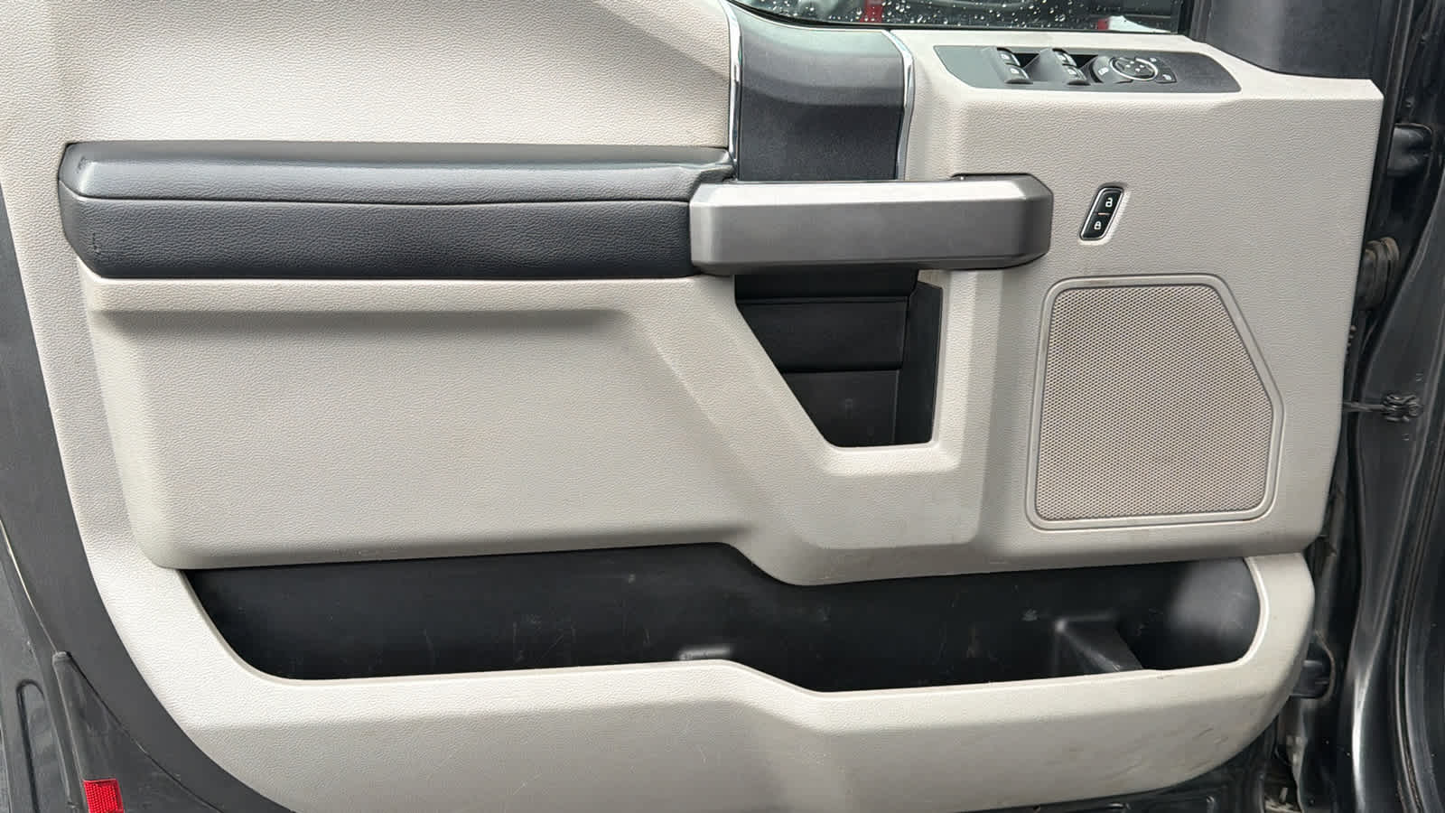 Thumbnail: 2019 Ford Econoline - 23