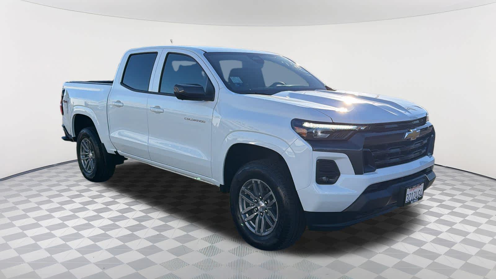 Thumbnail: 2025 Chevrolet Colorado - 3