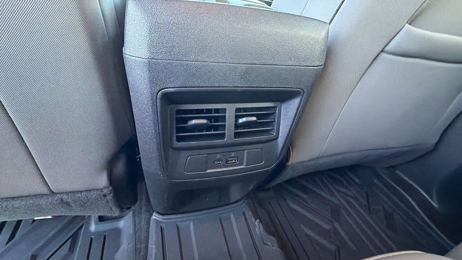 Thumbnail: 2024 Chevrolet Colorado - 25