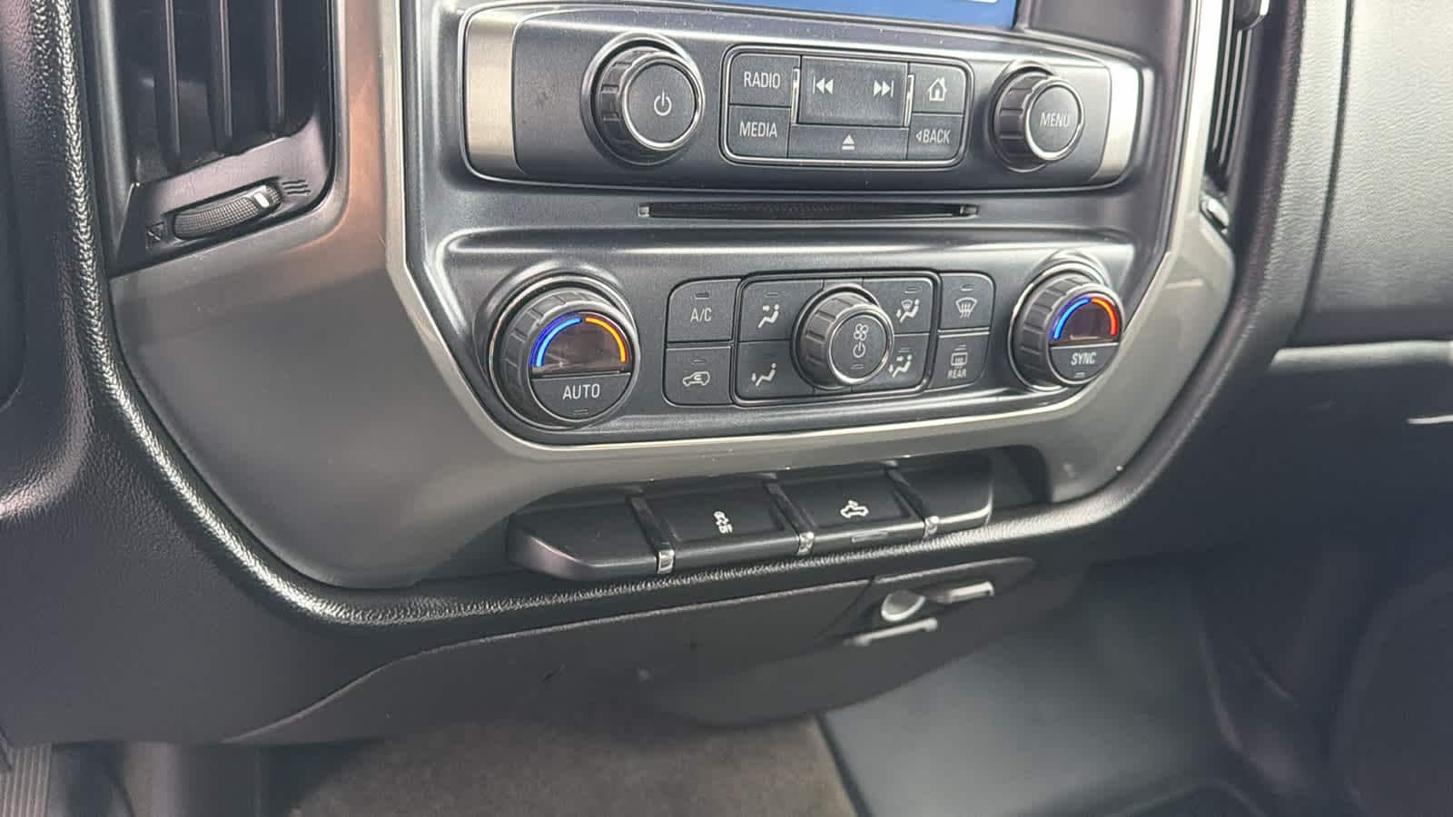 Thumbnail: 2018 Chevrolet Silverado 1500 - 13