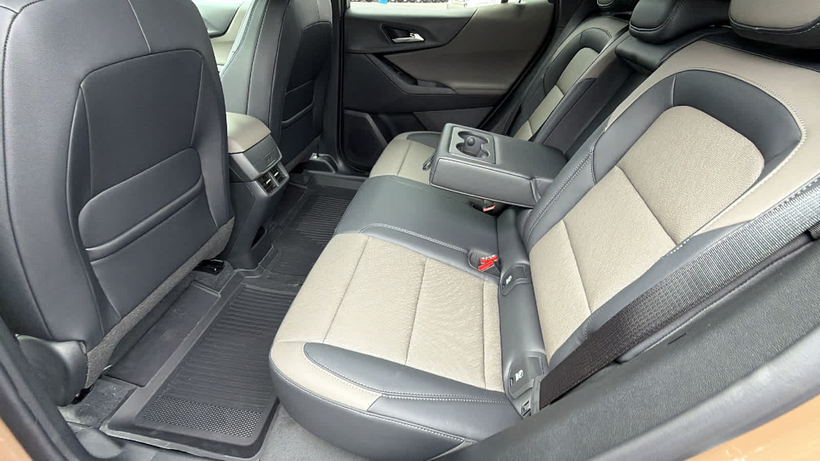 2027 Chevrolet Equinox LT - Photo 24