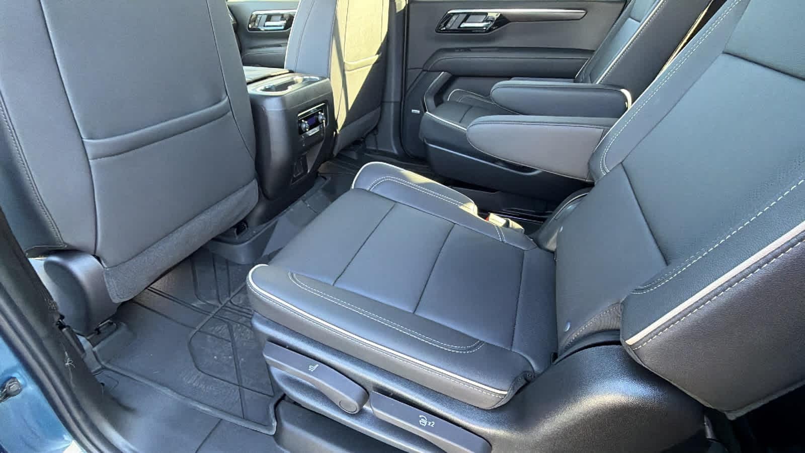 Thumbnail: 2025 Chevrolet Suburban - 24