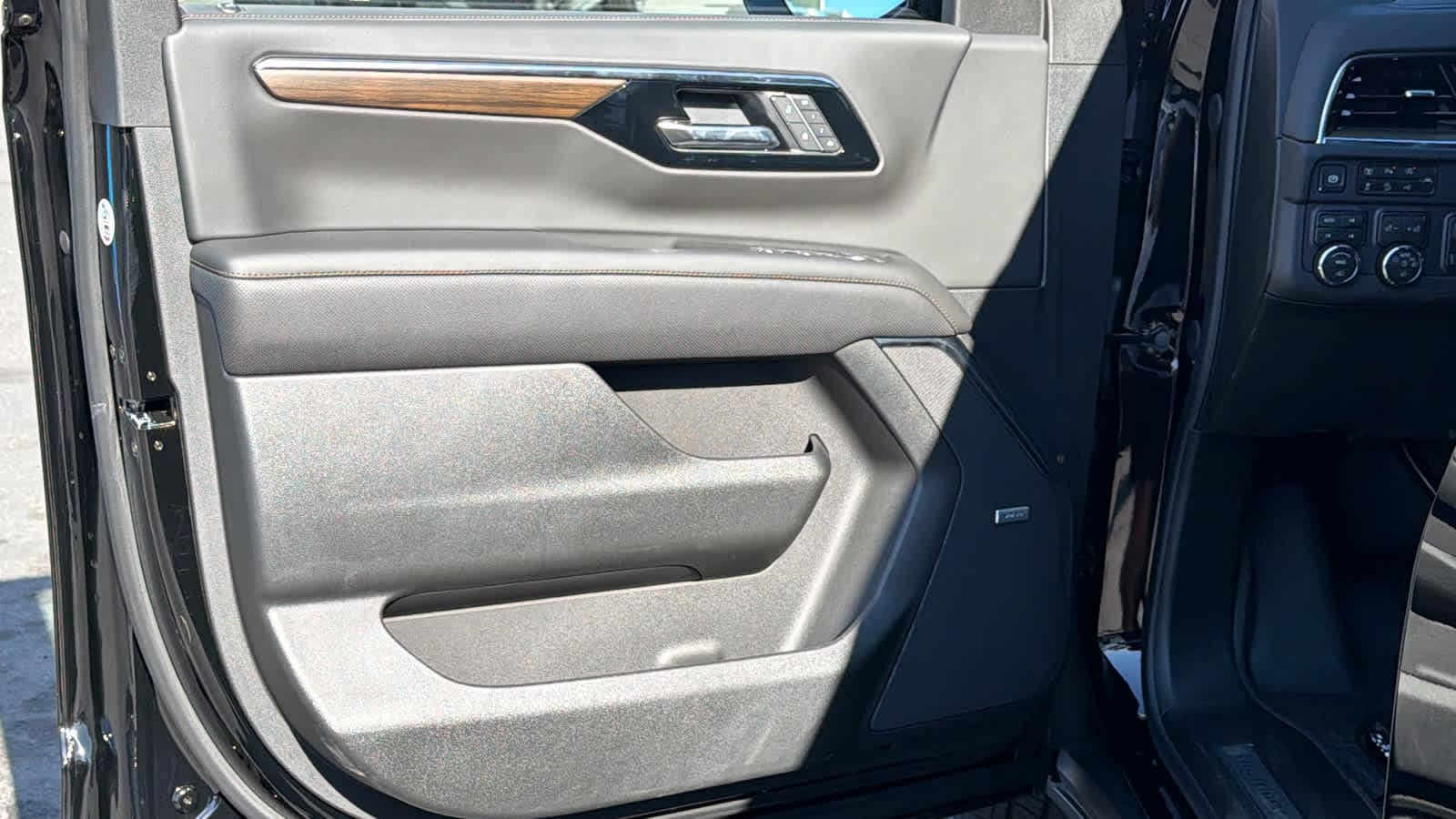 2026 Chevrolet Suburban High Country - Photo 23
