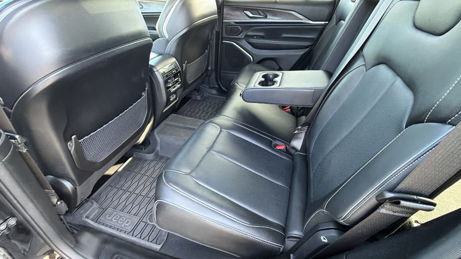 2023 Jeep Grand Cherokee Overland - Photo 24