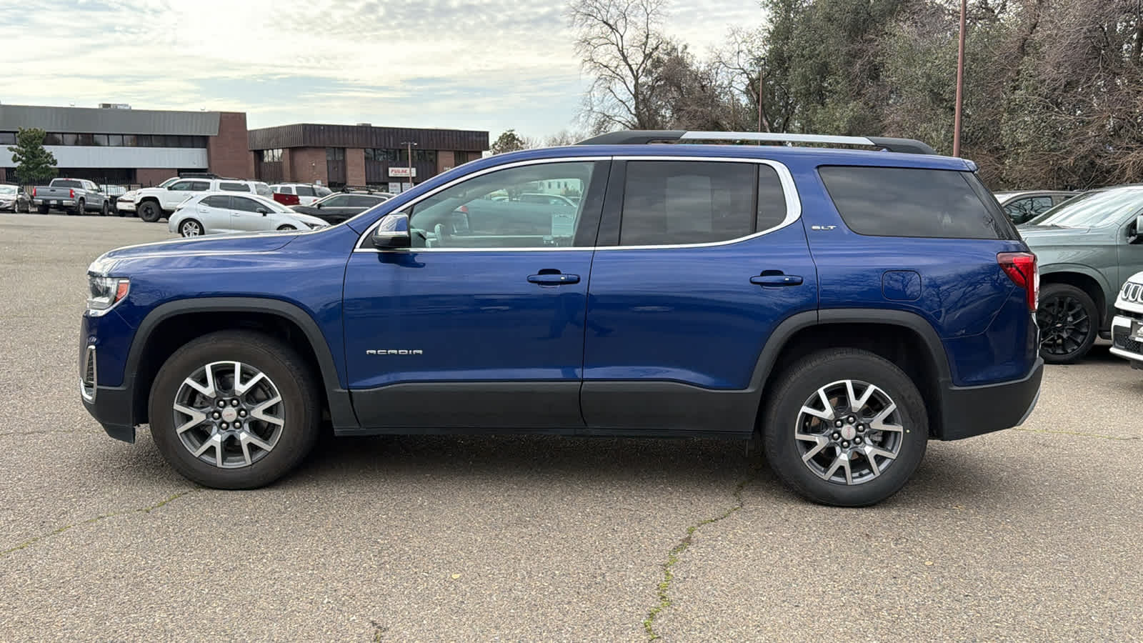 Thumbnail: 2023 GMC Acadia - 8