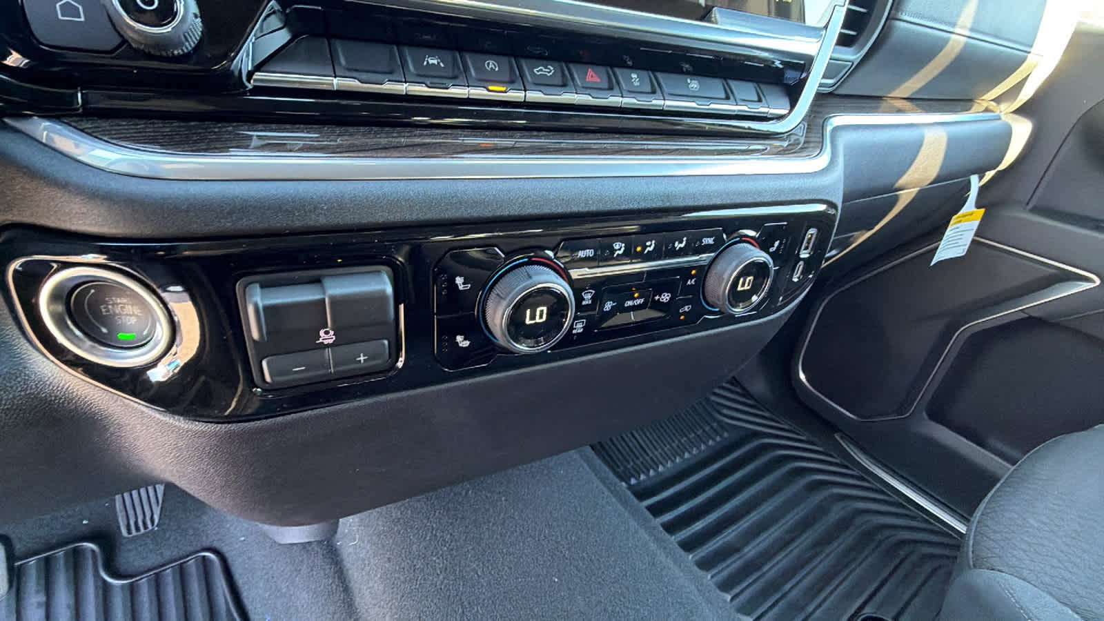 Thumbnail: 2026 Chevrolet Silverado 1500 - 14