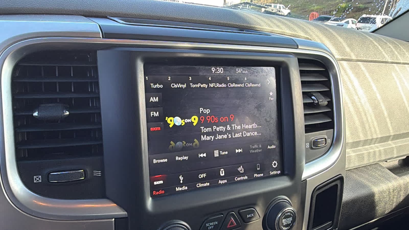 Thumbnail: 2019 RAM 1500 Classic - 15