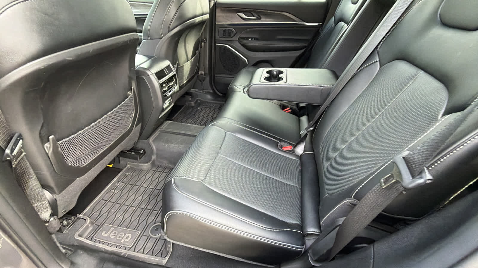 Thumbnail: 2024 Jeep Grand Cherokee - 17