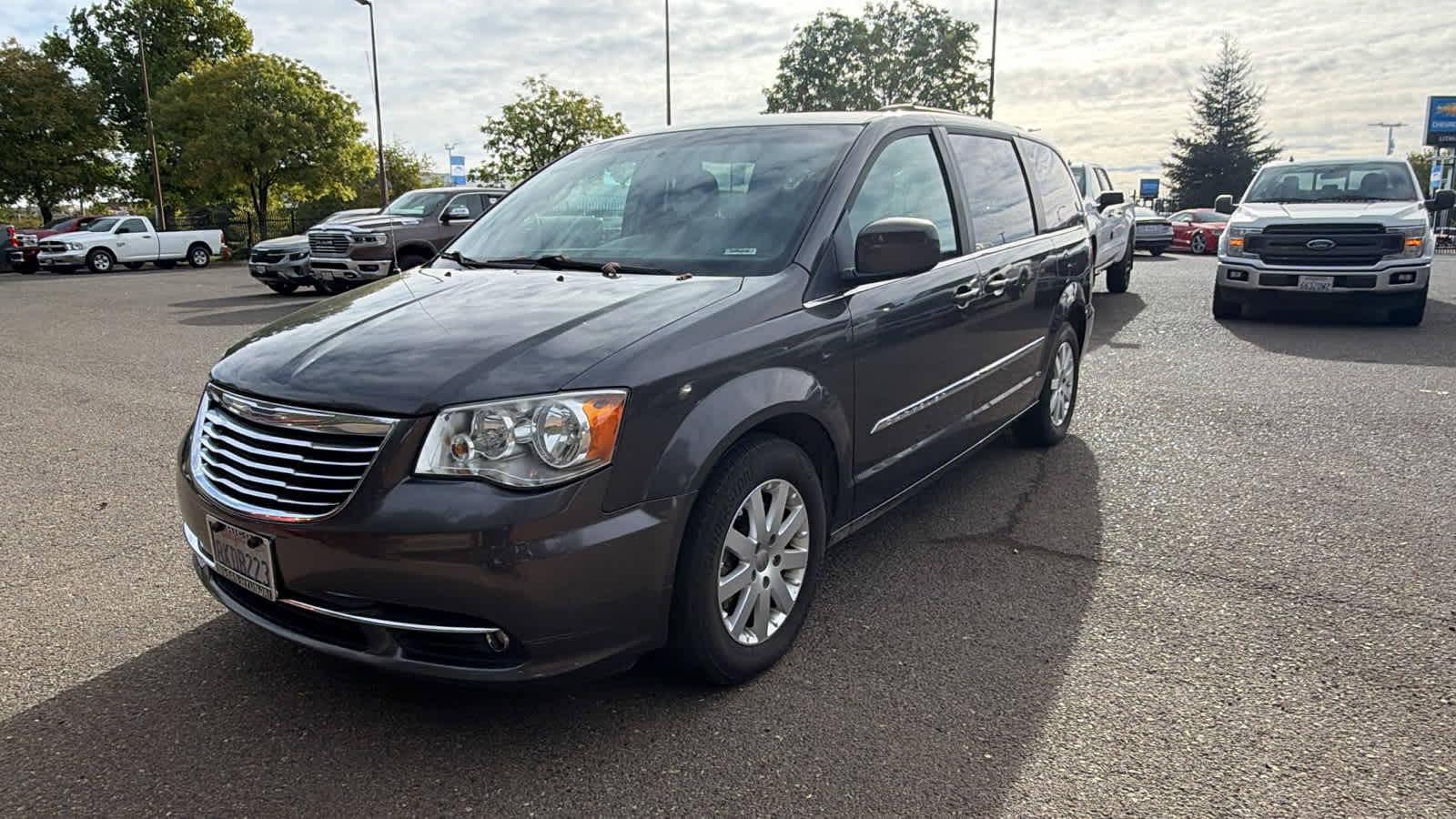 Used 2015 Chrysler Town & Country Touring with VIN 2C4RC1BG4FR565400 for sale in Redding, CA
