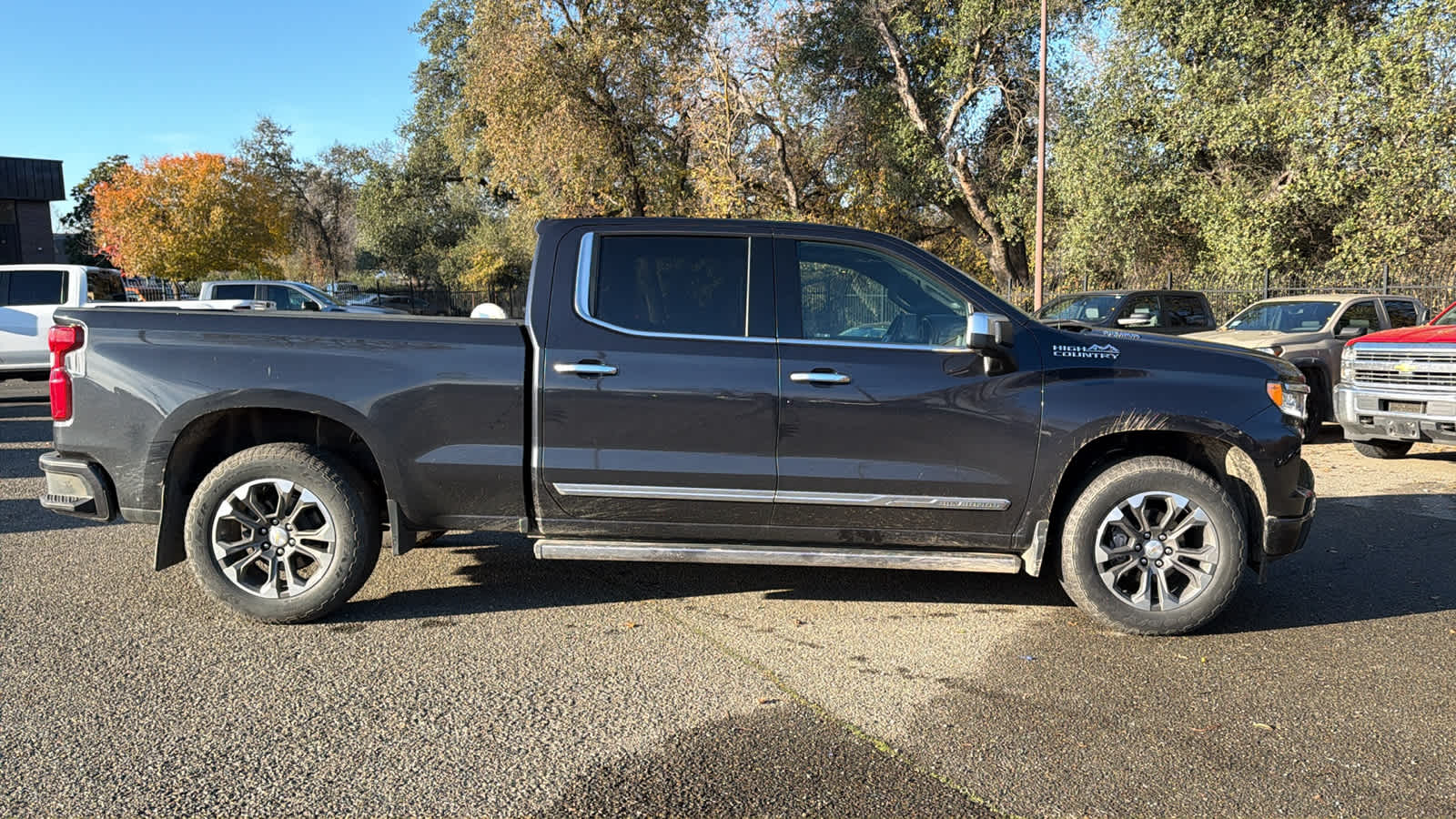 2023 Chevrolet Silverado 1500 High Country photo 4