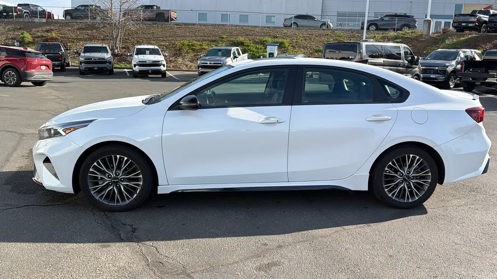 Thumbnail: 2024 Kia Forte - 8