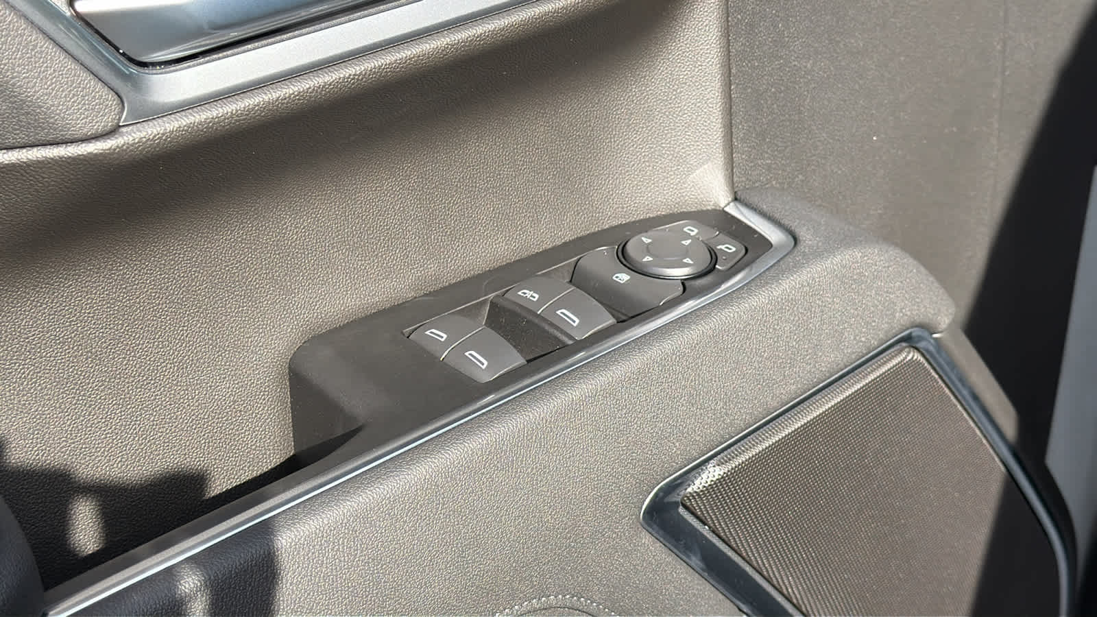 Thumbnail: 2026 Chevrolet Silverado 1500 - 22