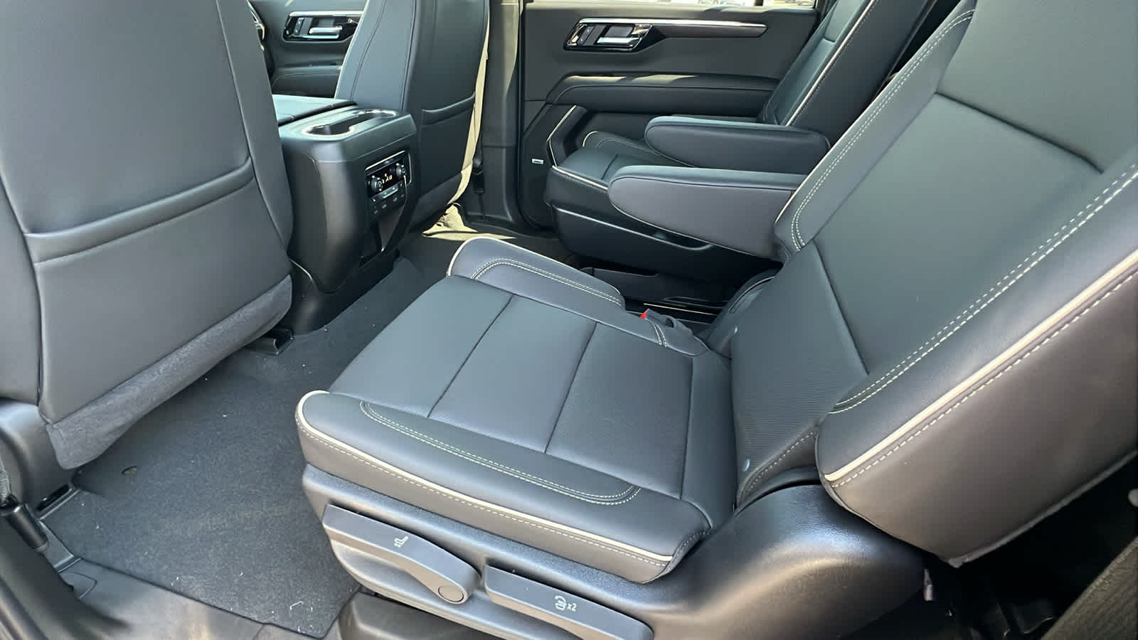 Thumbnail: 2025 Chevrolet Suburban - 24