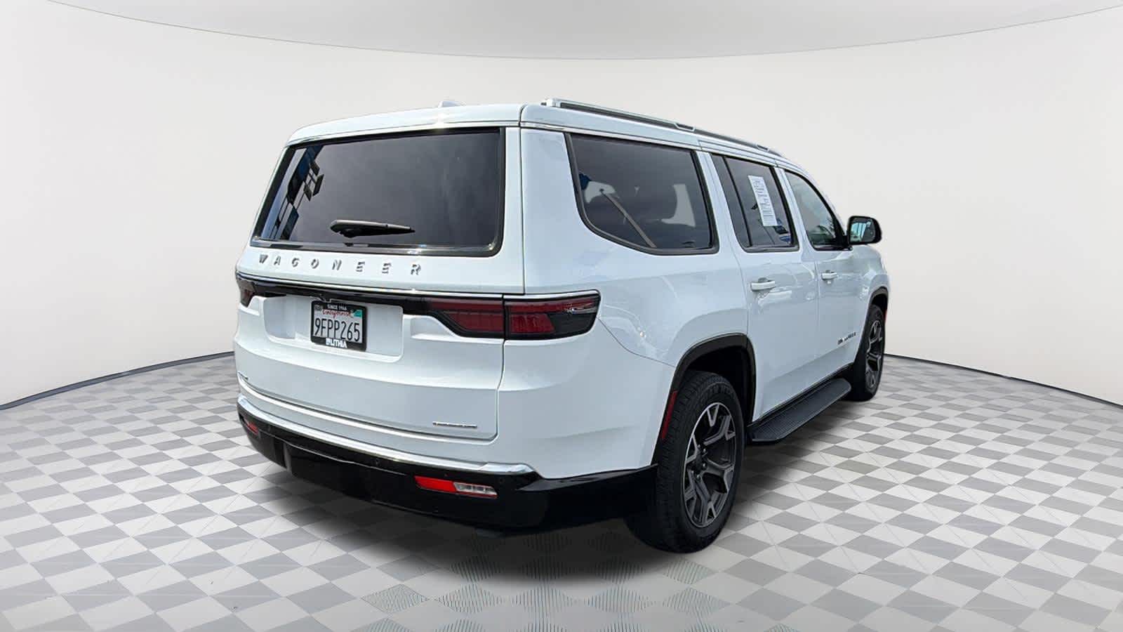 Thumbnail: 2023 Jeep Wagoneer - 5