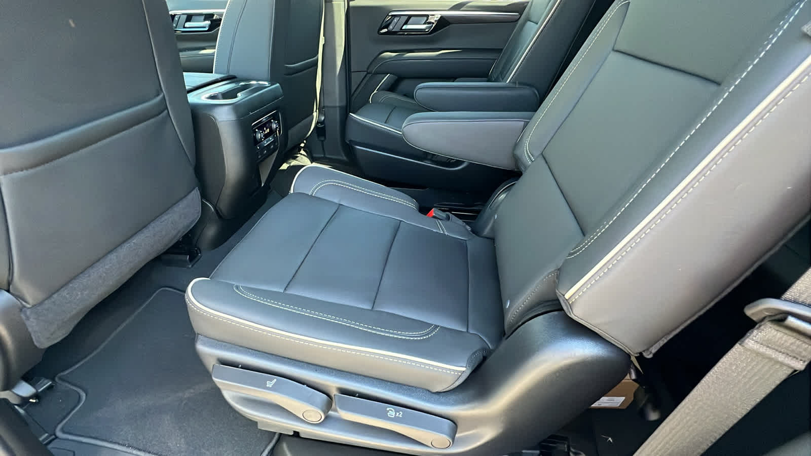 Thumbnail: 2025 Chevrolet Tahoe - 24