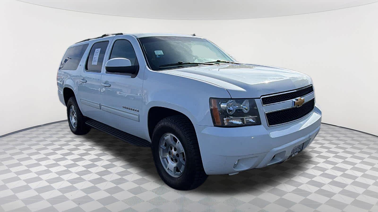 Thumbnail: 2014 Chevrolet Suburban - 3