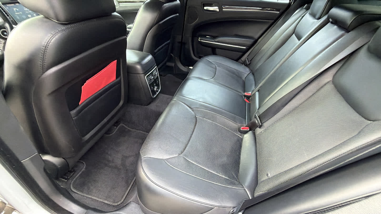 Thumbnail: 2014 Chrysler 300 - 17