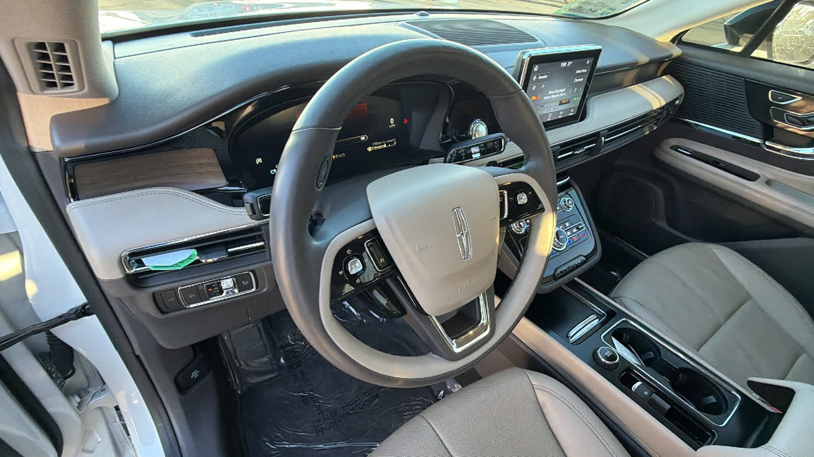 Thumbnail: 2022 Lincoln Corsair - 10