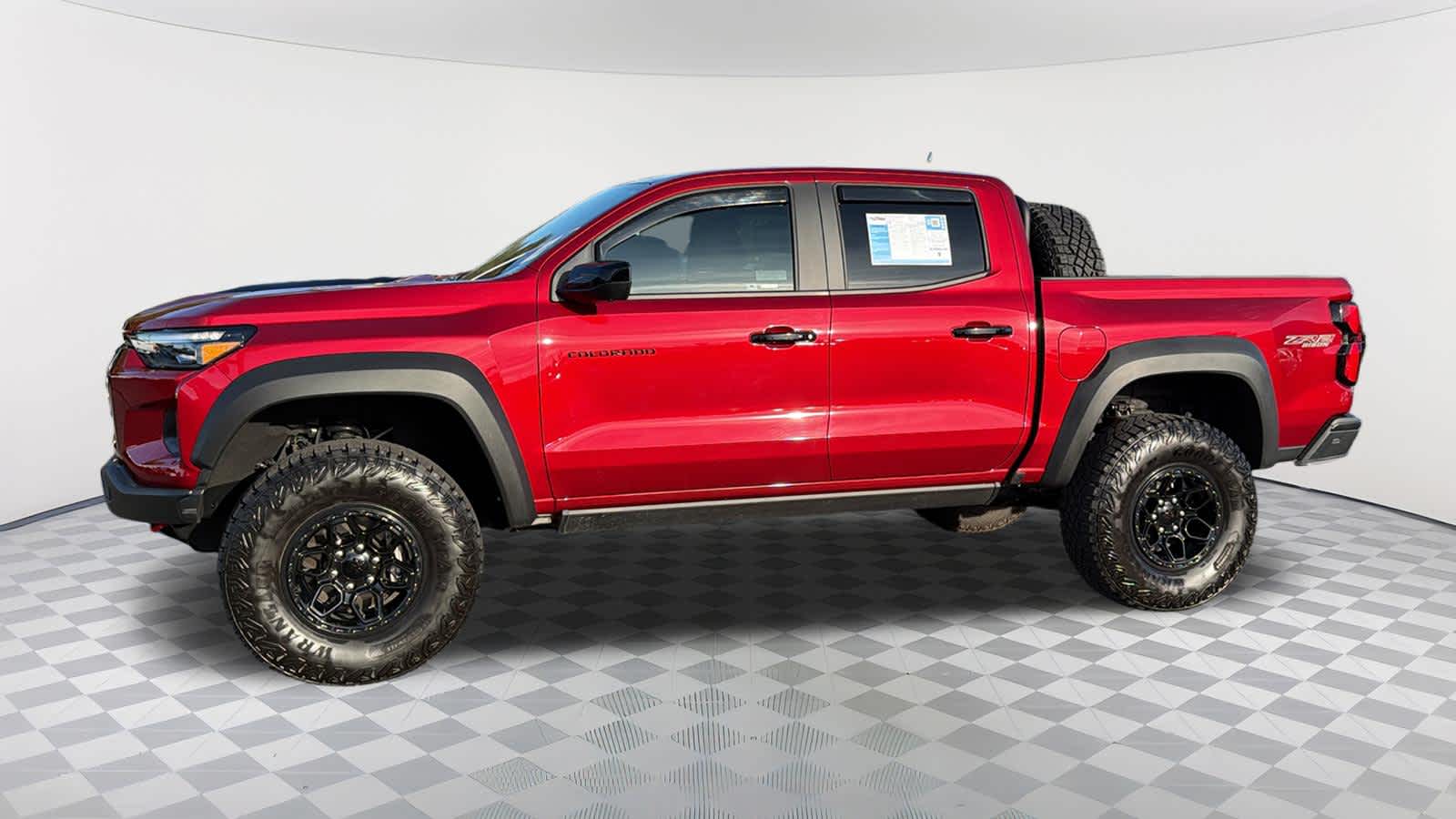 Thumbnail: 2024 Chevrolet Colorado - 8
