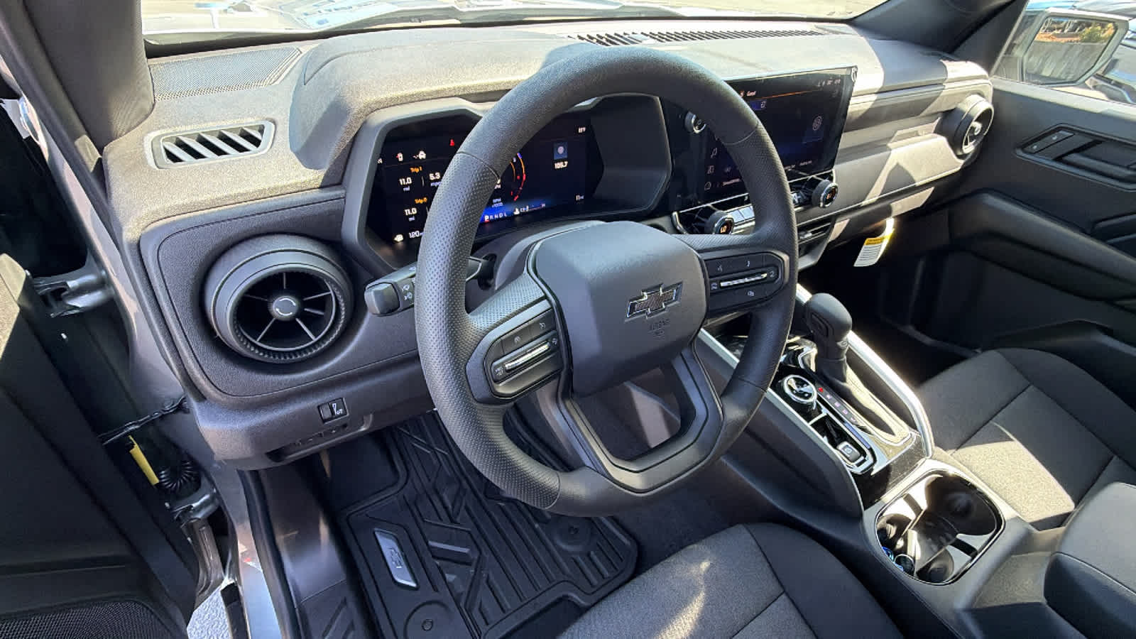 Thumbnail: 2026 Chevrolet Colorado - 10