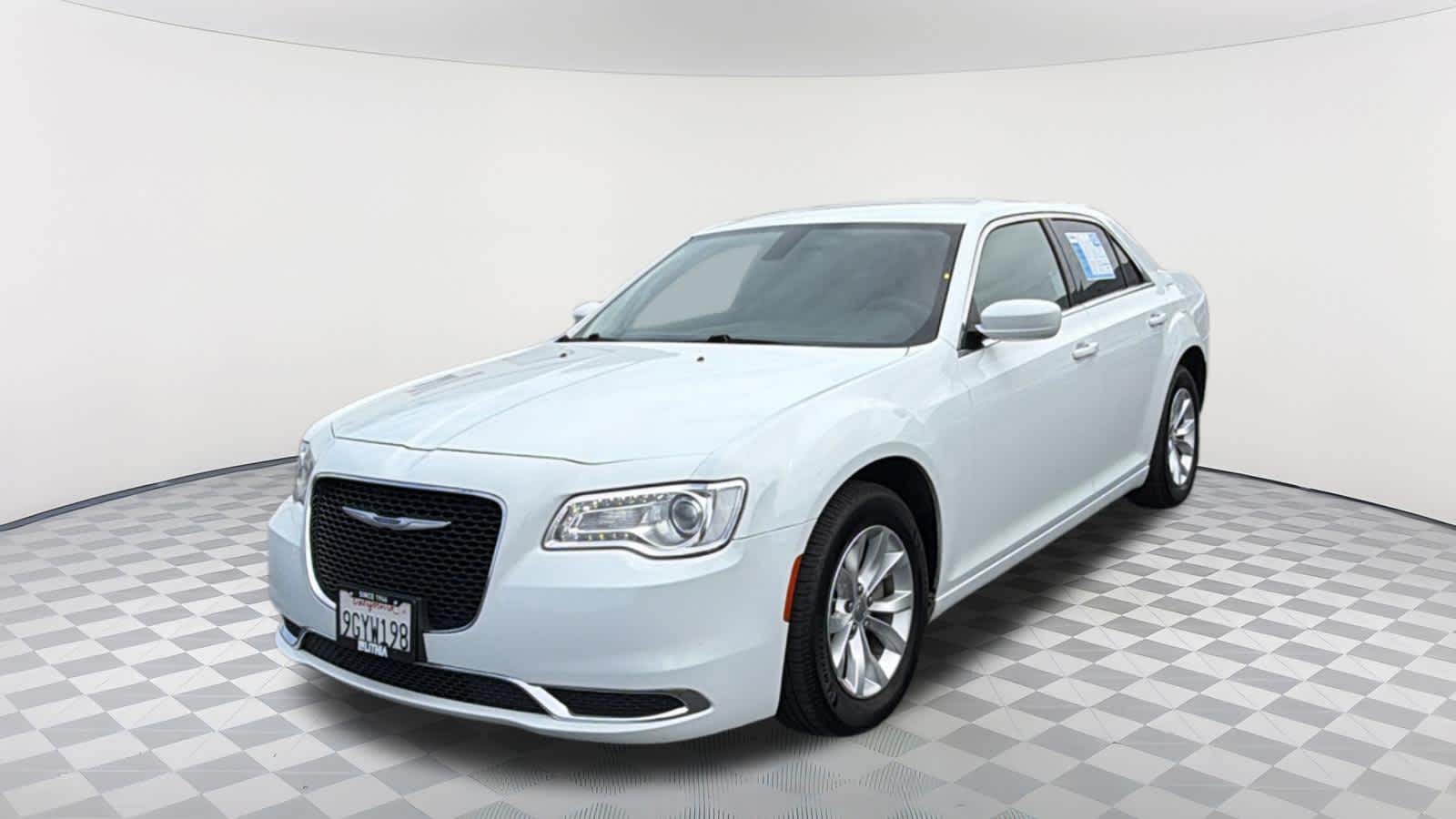 2023 Chrysler 300 Touring's photo