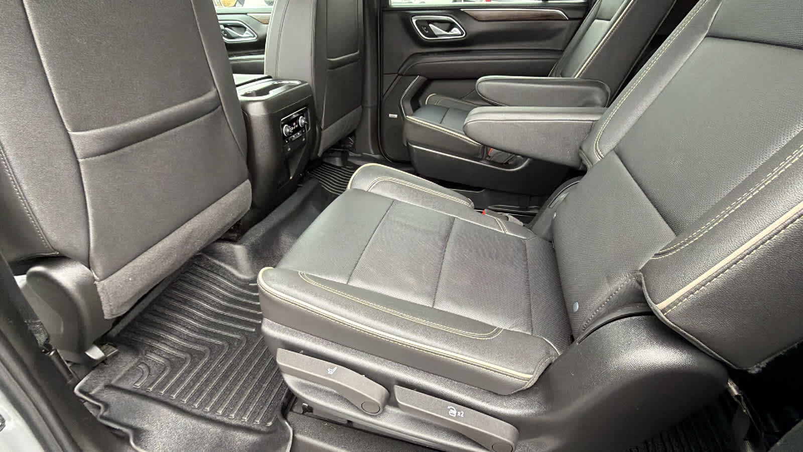 Thumbnail: 2024 Chevrolet Suburban - 24