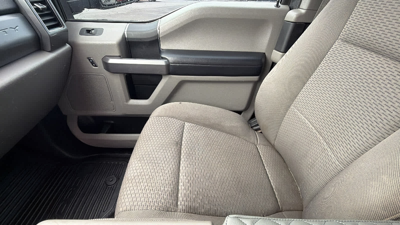 Thumbnail: 2019 Ford Econoline - 12