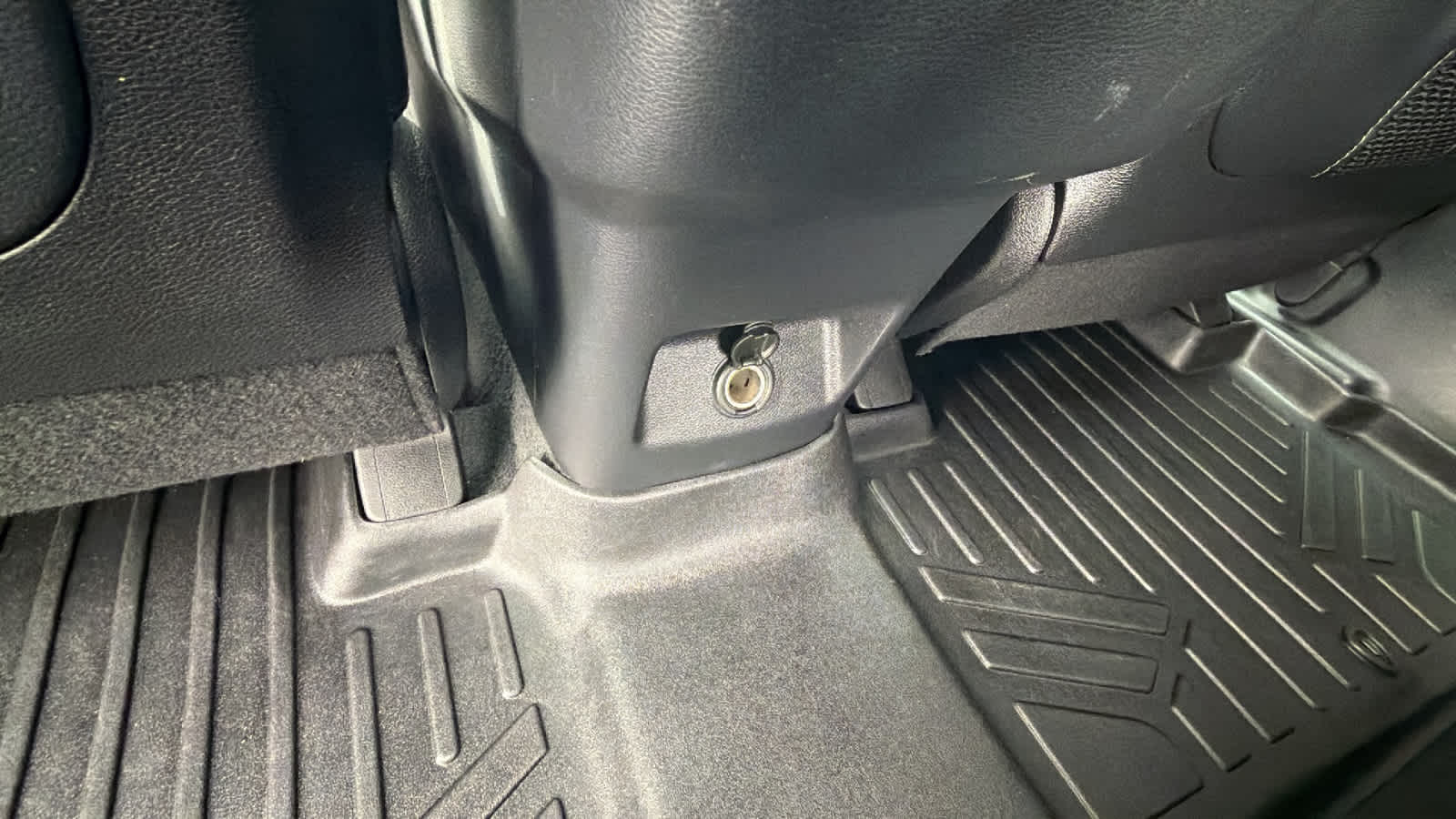 Thumbnail: 2021 Kia Telluride - 25