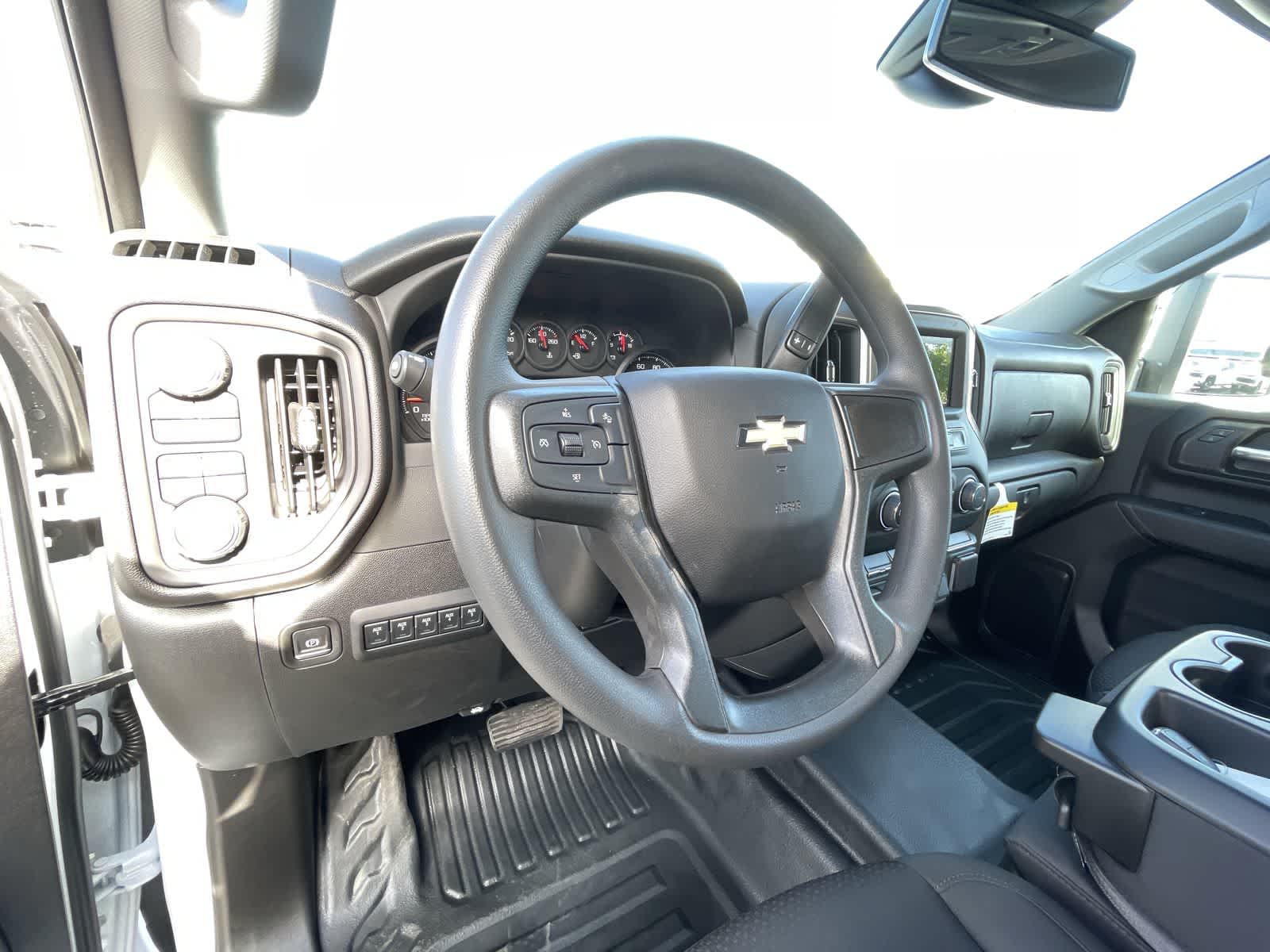 2024 Chevrolet Silverado 2500HD photo 2