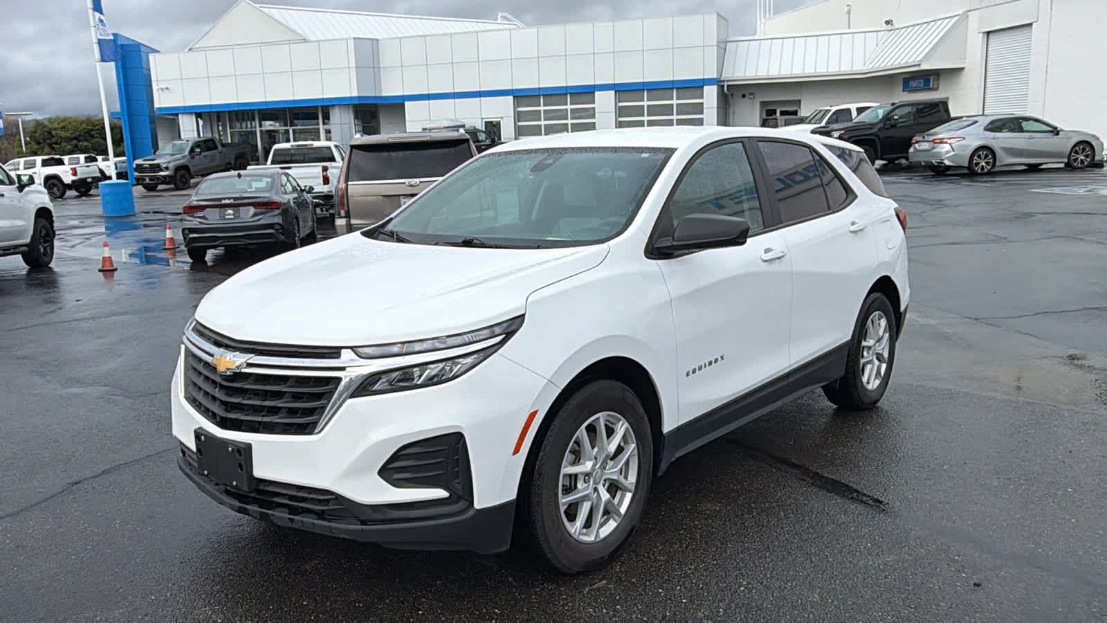 2022 Chevrolet Equinox LS's photo
