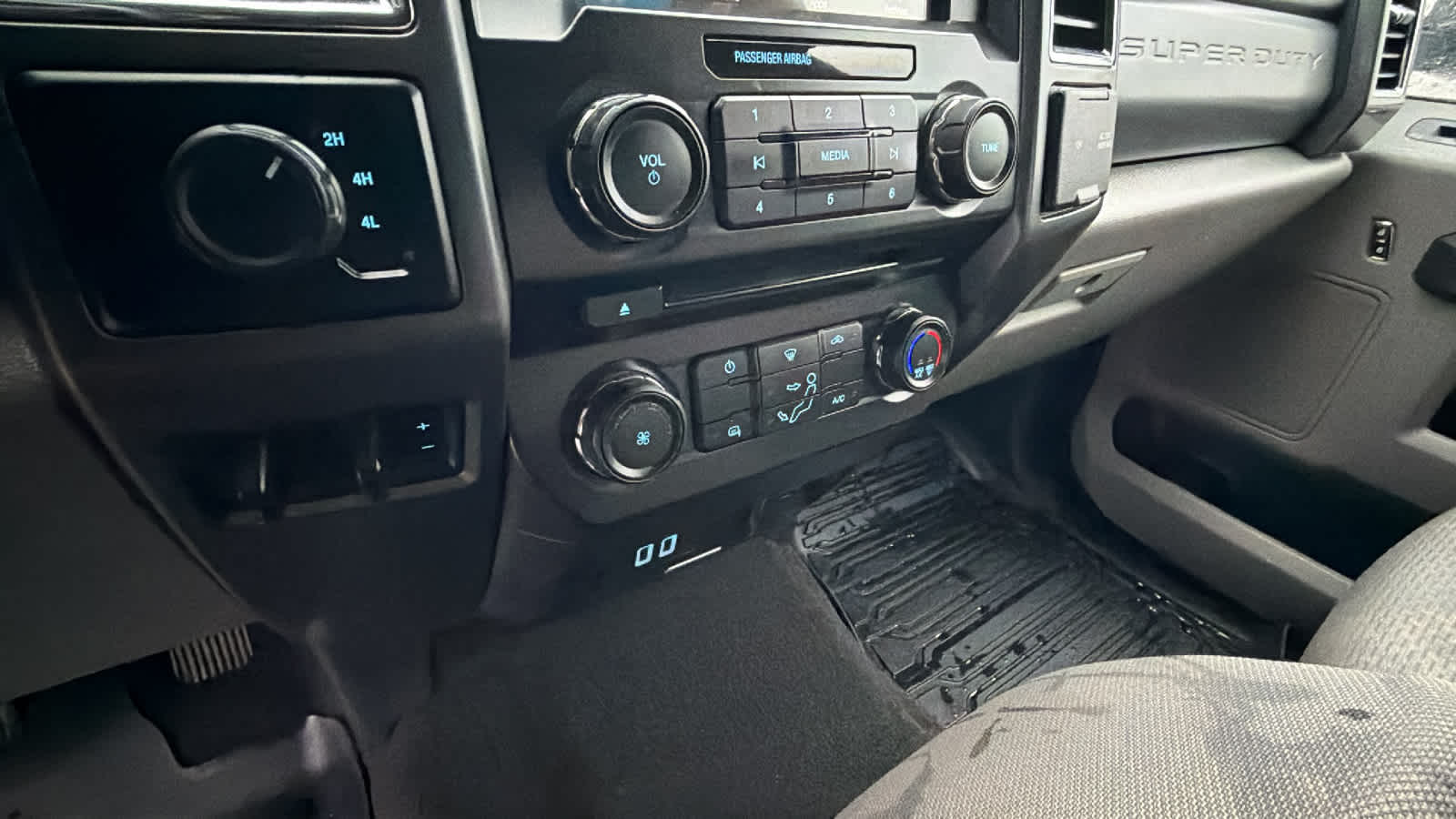 Thumbnail: 2018 Ford Econoline - 14