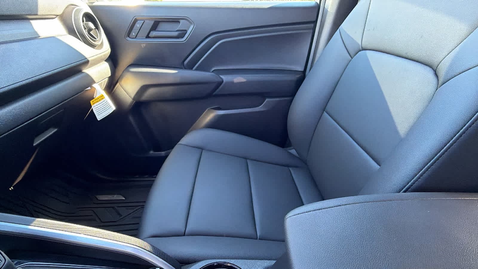 Thumbnail: 2025 Chevrolet Colorado - 12