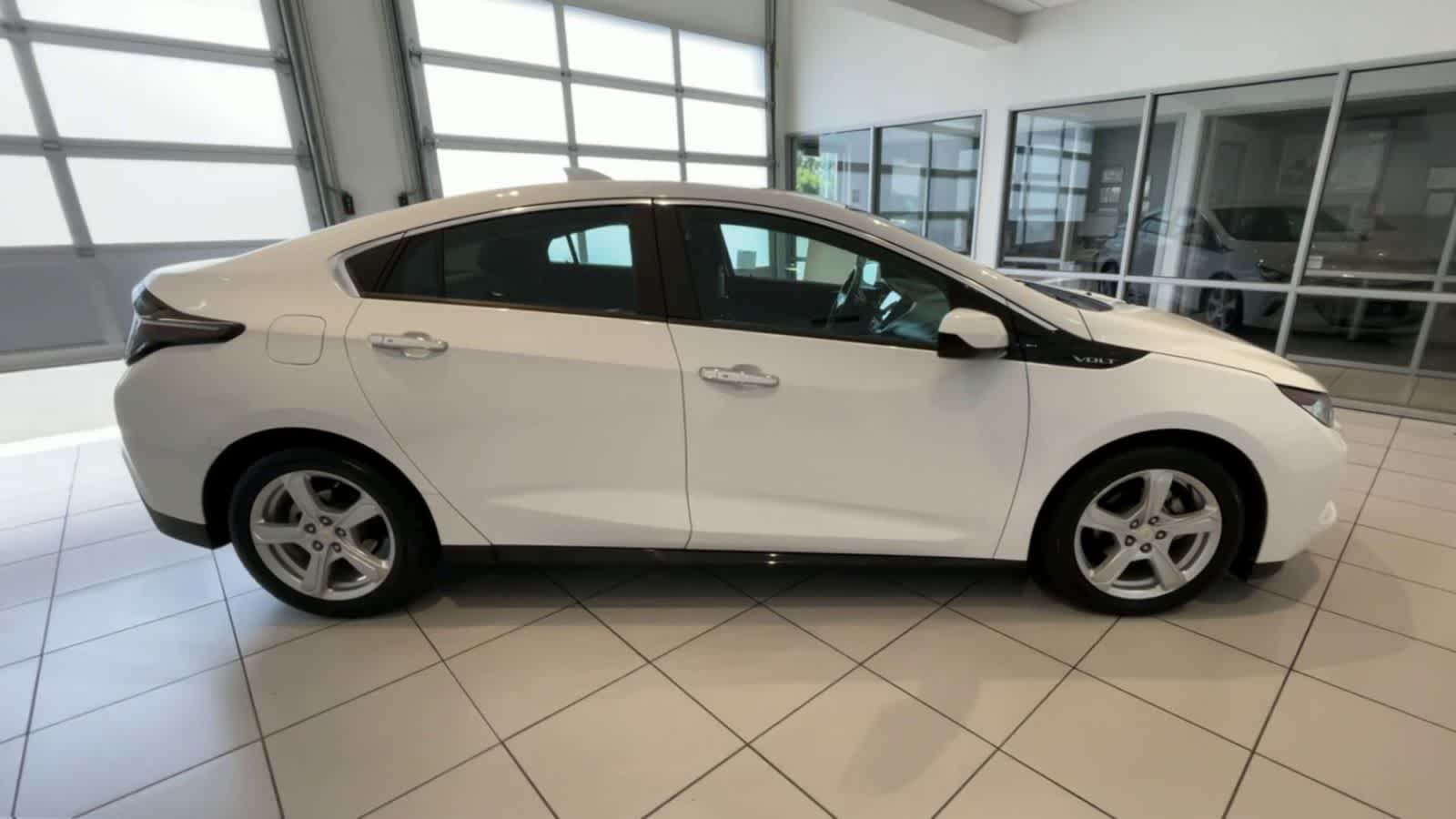 Thumbnail: 2018 Chevrolet Volt - 9