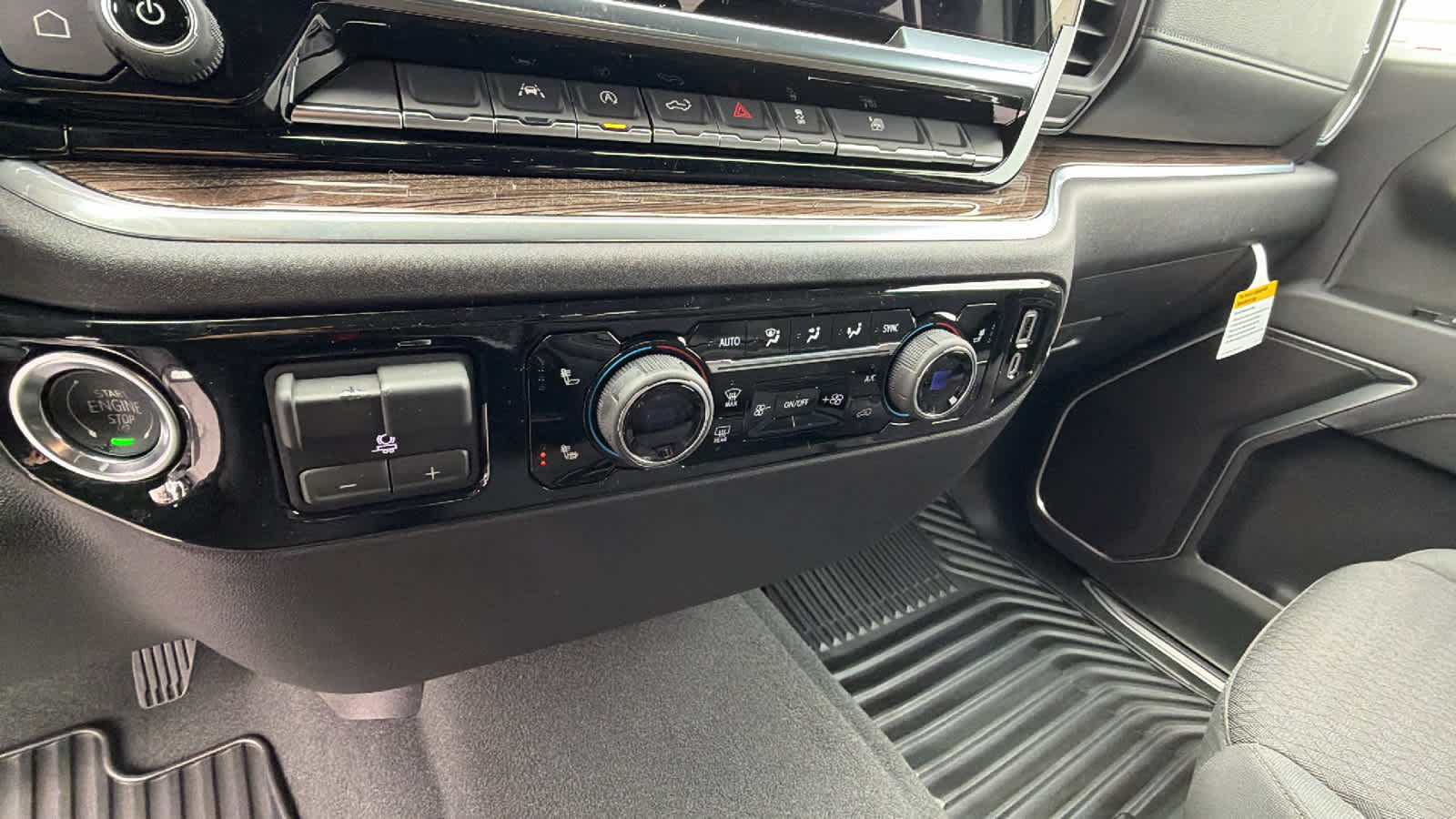 Thumbnail: 2026 Chevrolet Silverado 1500 - 14