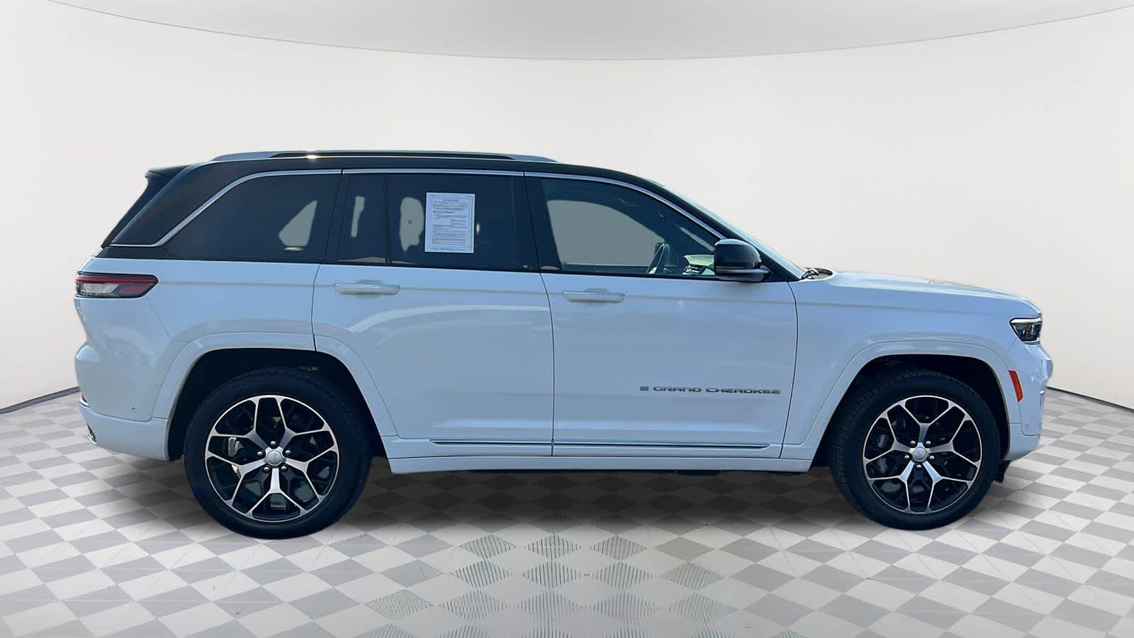 2023 Jeep Cherokee Summit Reserve 4xe photo 4