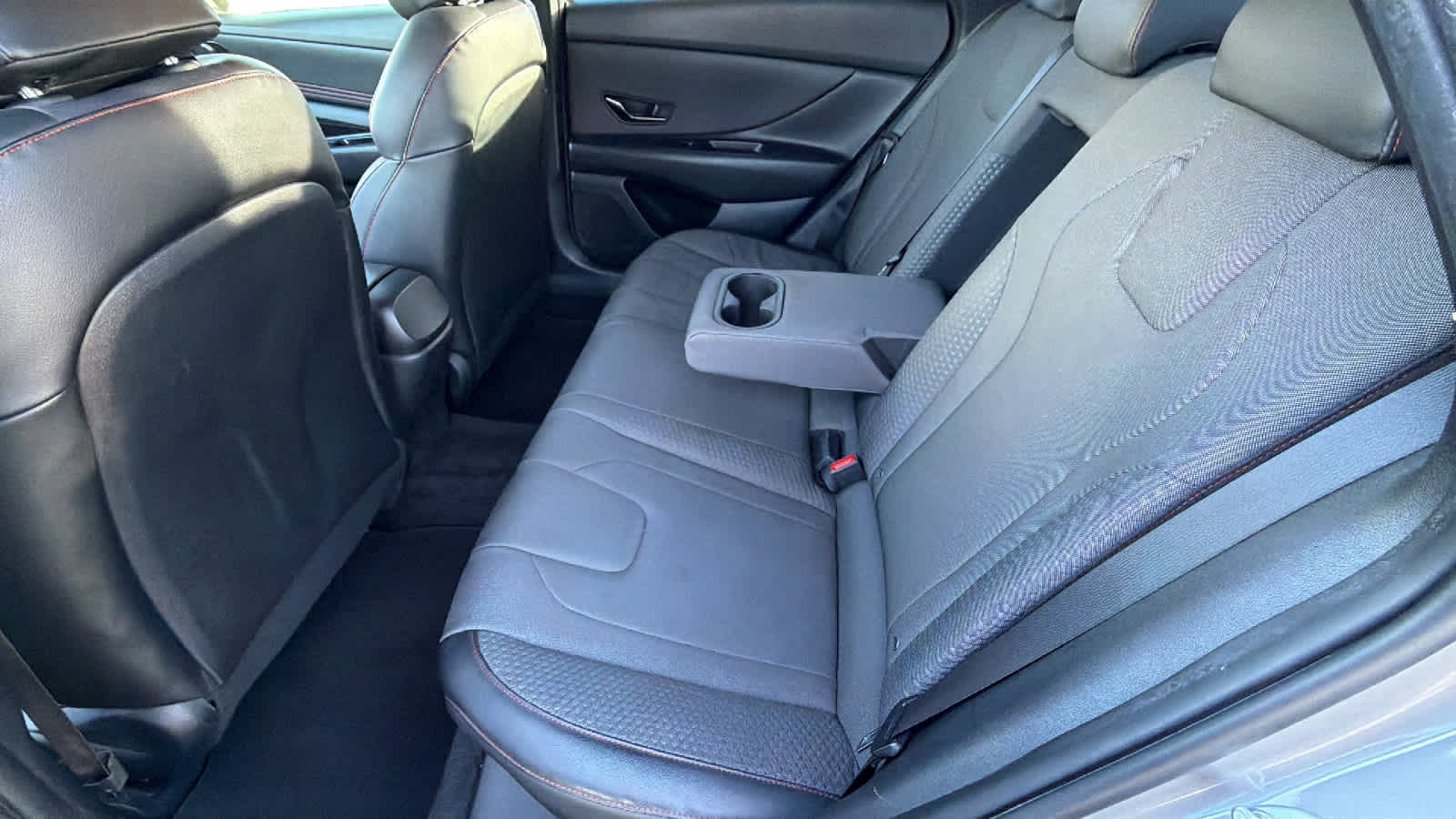 Thumbnail: 2022 Hyundai Elantra - 24