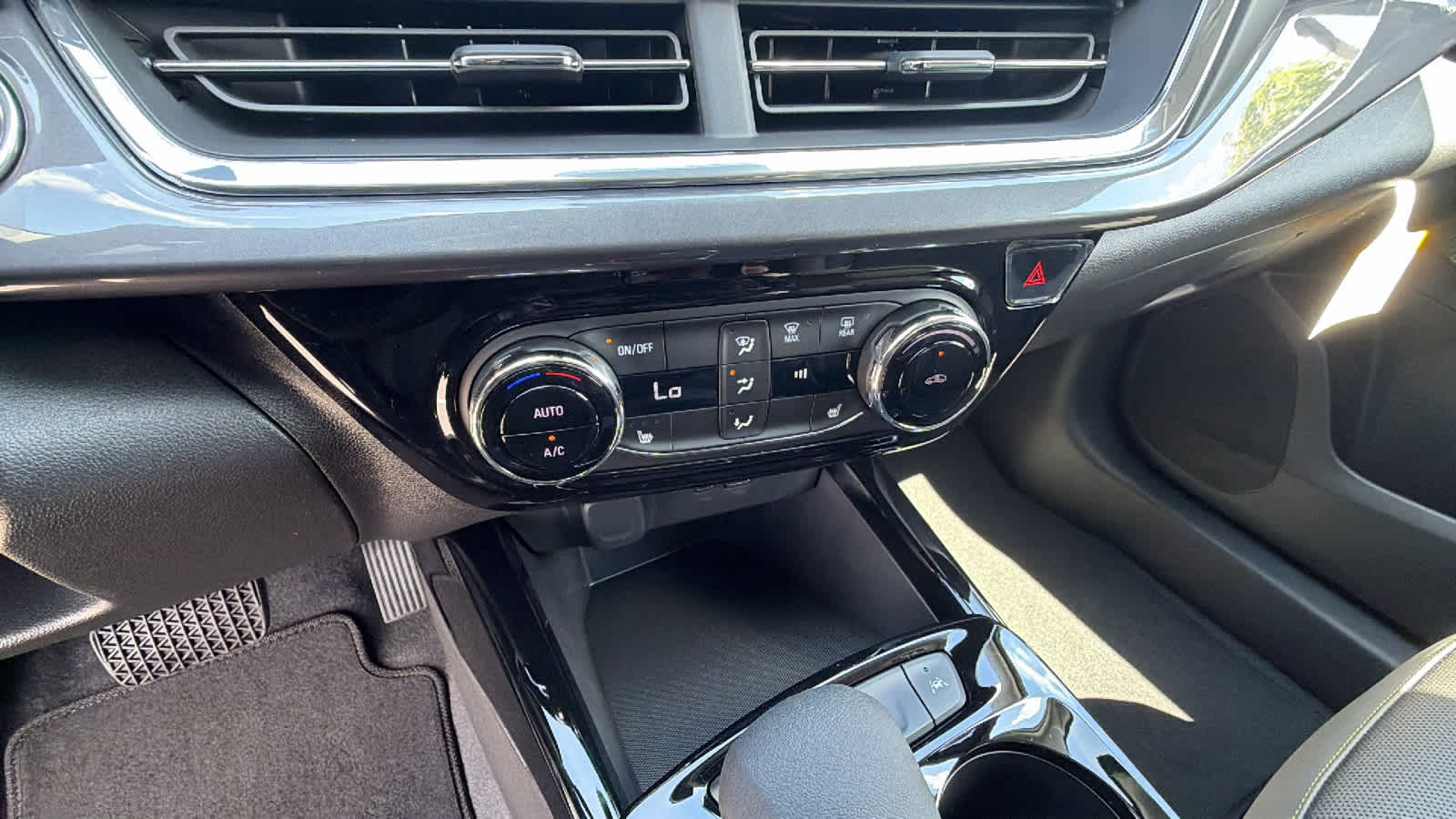 Thumbnail: 2026 Chevrolet Trax - 14