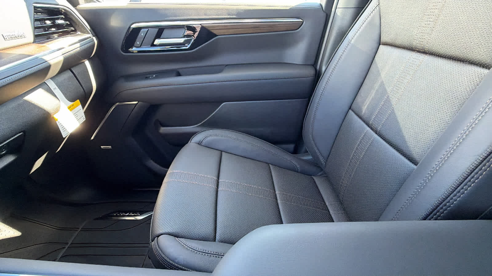 2026 Chevrolet Suburban High Country - Photo 12