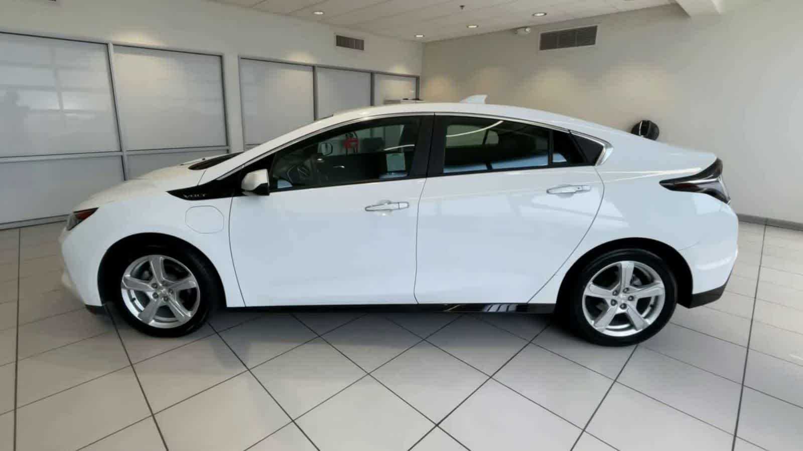Thumbnail: 2018 Chevrolet Volt - 5