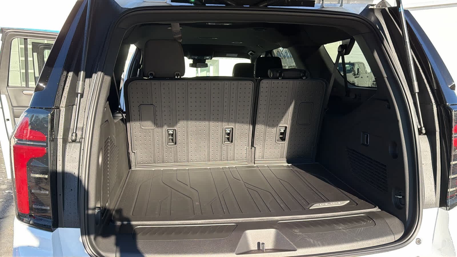 Thumbnail: 2026 Chevrolet Suburban - 27