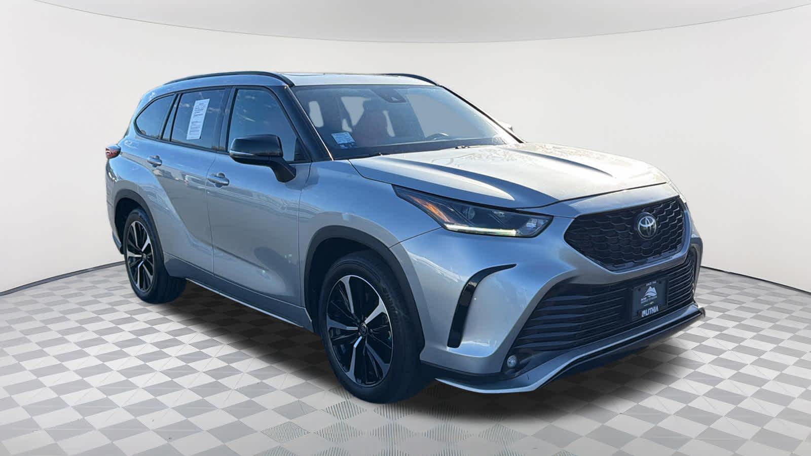 Thumbnail: 2022 Toyota Highlander - 3