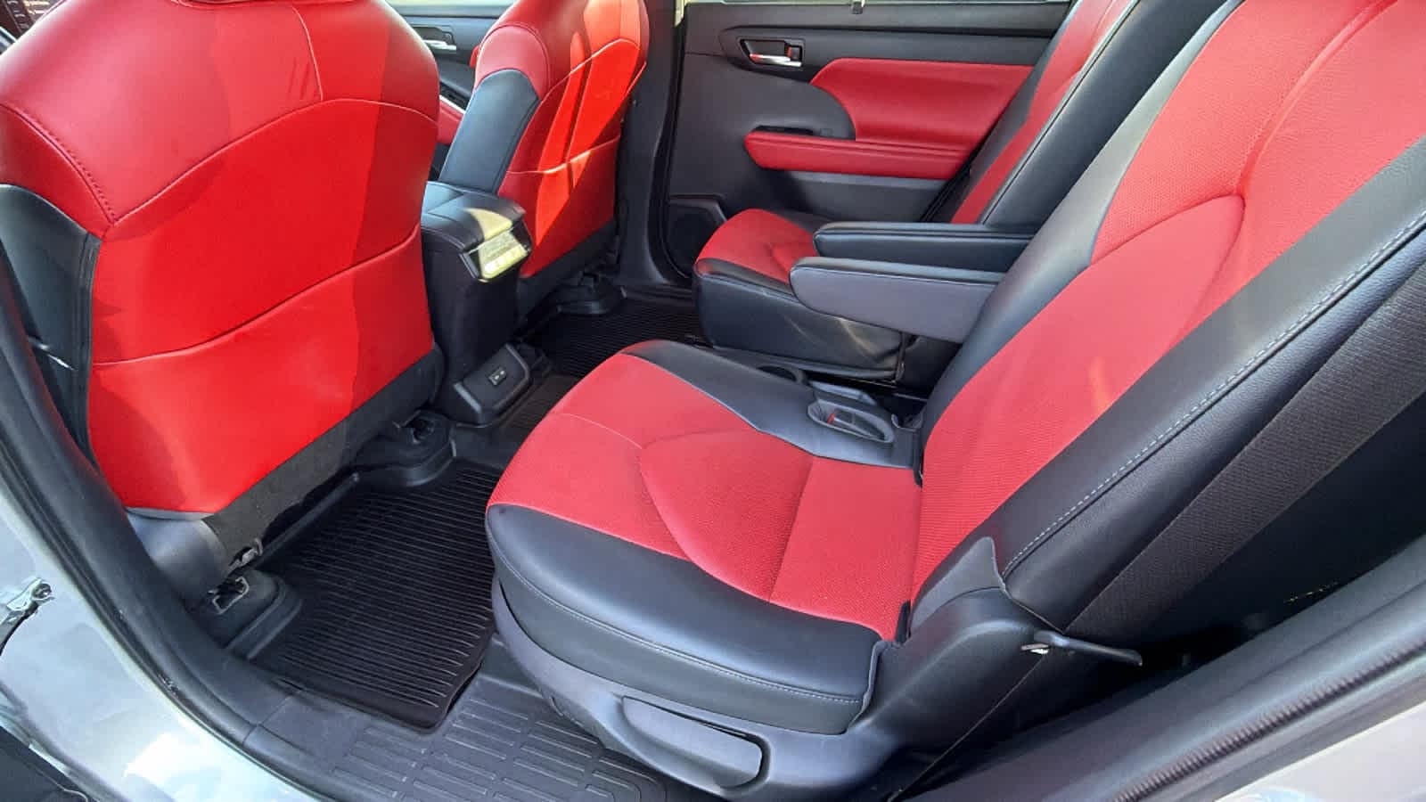 Thumbnail: 2022 Toyota Highlander - 24