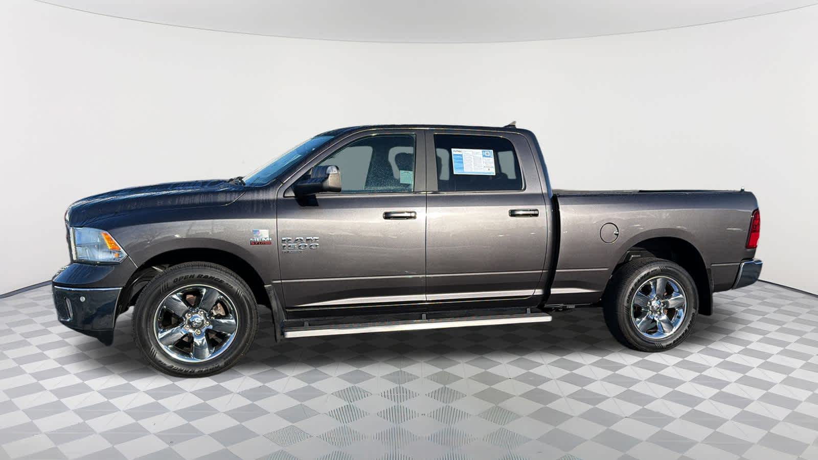 Thumbnail: 2019 RAM 1500 Classic - 8