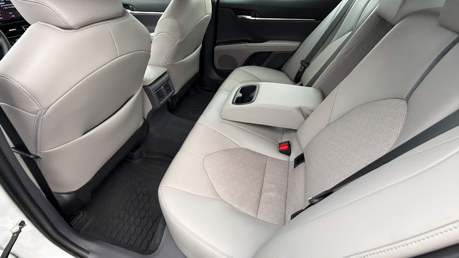 Thumbnail: 2022 Toyota Camry - 24