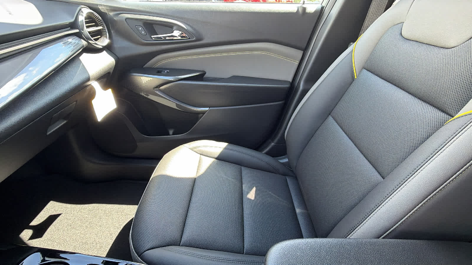 Thumbnail: 2026 Chevrolet Trax - 12