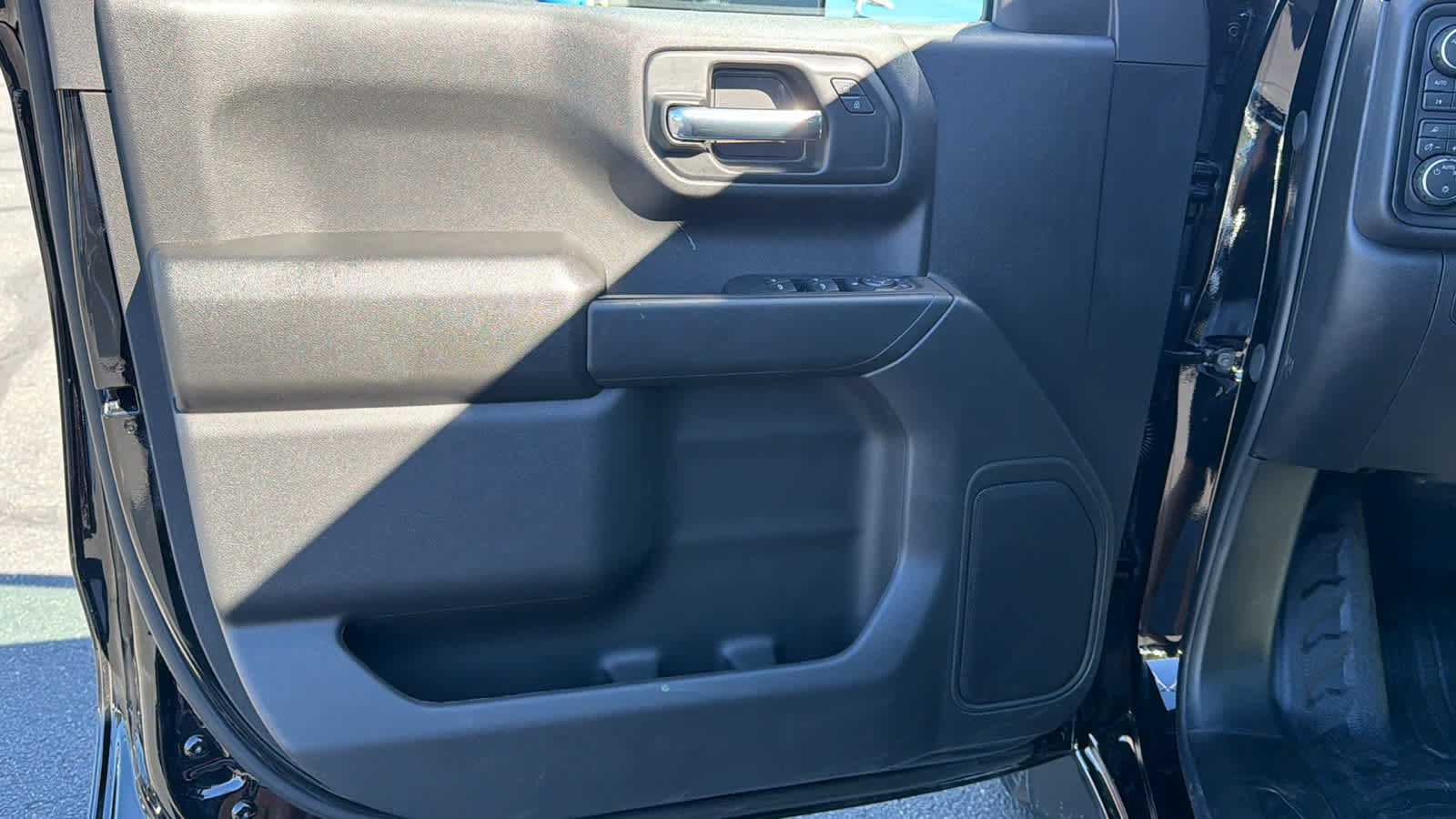 Thumbnail: 2026 Chevrolet Silverado 1500 - 23